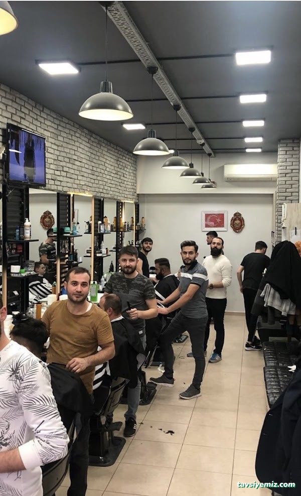 Yeşil Siyah Erkek Kuaforü Yeşil Siyah Erkek Kuaforü