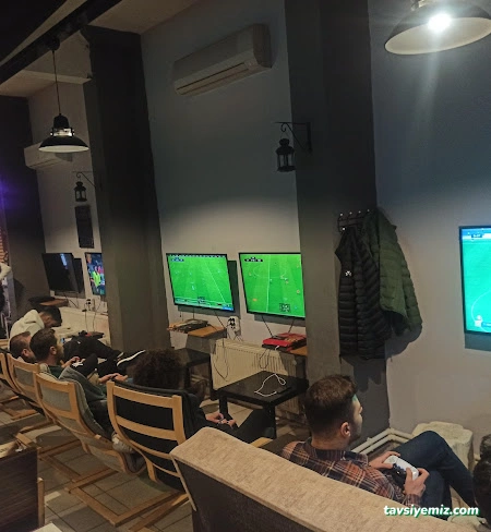 4 Players Cafe%Playstations 4 Players Cafe%Playstations