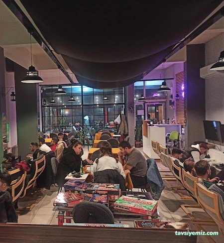 4 Players Cafe%Playstations 4 Players Cafe%Playstations