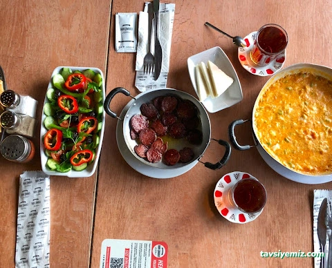 Çengelköy Tarihi Çınaraltı Çengelköy Tarihi Çınaraltı