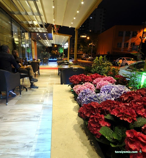 Golden Deluxe Hotel