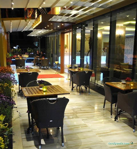 Golden Deluxe Hotel