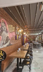 Hungry Dog Pub