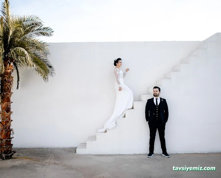 Kırmızı Beyaz Fotoğrafçılık Kırmızı Beyaz Fotoğrafçılık