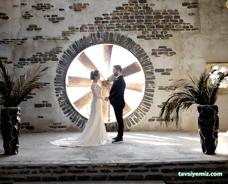 Kırmızı Beyaz Fotoğrafçılık Kırmızı Beyaz Fotoğrafçılık