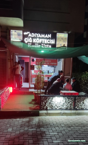 Meşhur Adıyaman Çiğ Köftecisi Kadir Usta Meşhur Adıyaman Çiğ Köftecisi Kadir Usta