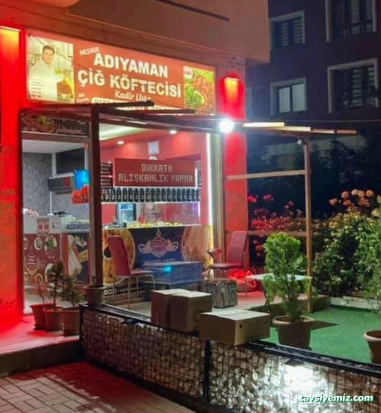 Meşhur Adıyaman Çiğ Köftecisi Kadir Usta Meşhur Adıyaman Çiğ Köftecisi Kadir Usta