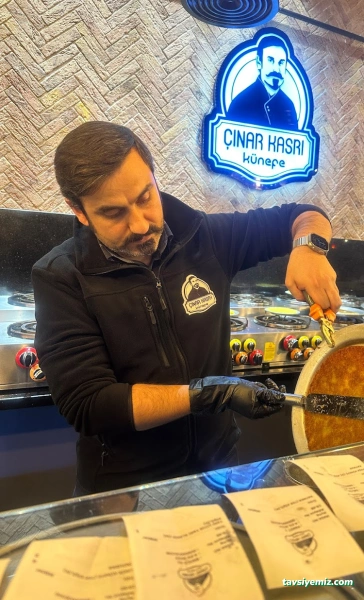 Meşhur Adıyaman Çiğ Köftecisi Orhan Usta Meşhur Adıyaman Çiğ Köftecisi Orhan Usta