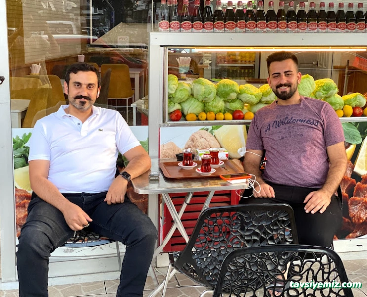 Meşhur Adıyaman Çiğ Köftecisi Orhan Usta Meşhur Adıyaman Çiğ Köftecisi Orhan Usta