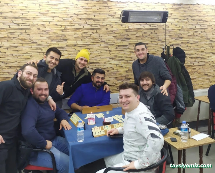 Platin Bilardo & Oyun Salonu & Playstation Platin Bilardo & Oyun Salonu & Playstation