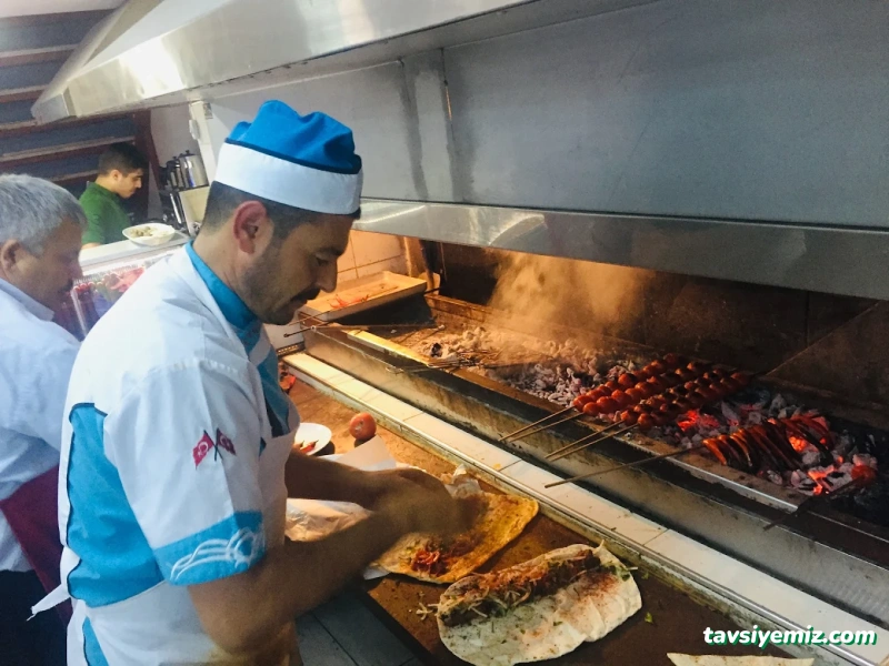 Üç Kardeşler Ocakbaşı Fırınlı Kasap Üç Kardeşler Ocakbaşı Fırınlı Kasap