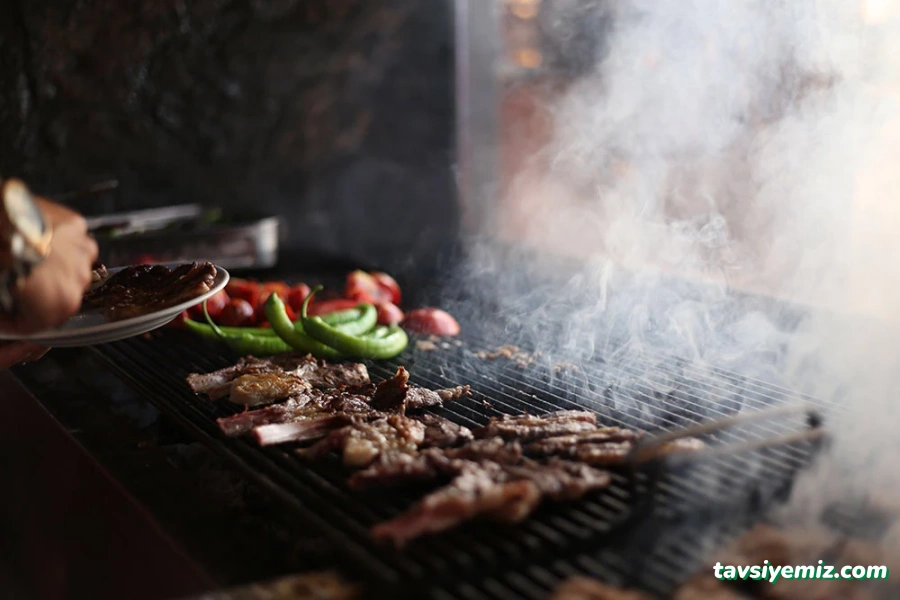 Uçar Et Mangal Uçar Et Mangal